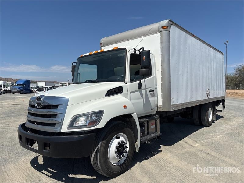 Camion fourgon Hino 268 — occasion 2015