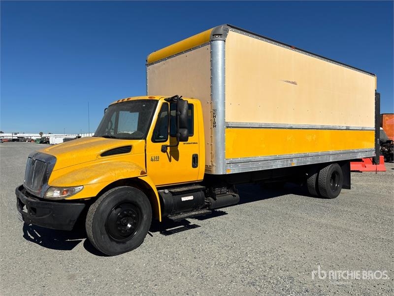 Camion fourgon International 4300 — occasion 2005