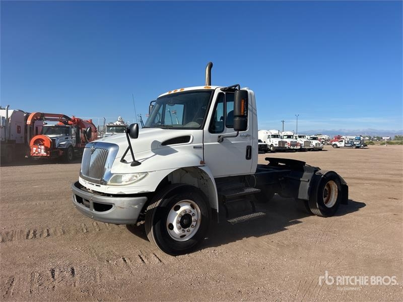 Tracteur routier International 4400 — occasion 2009