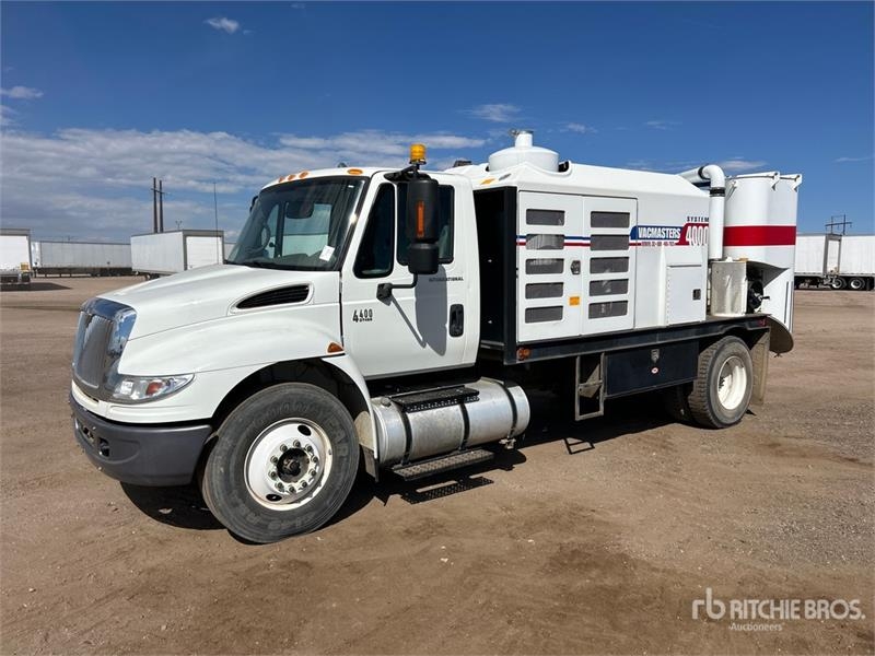 Hydrocureur International 4400 — occasion 2006