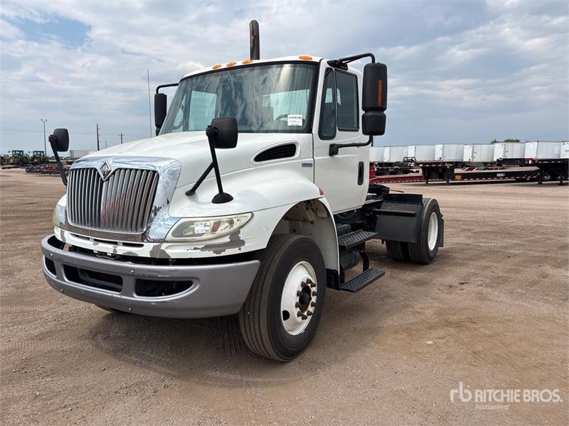 International 4400 4X2