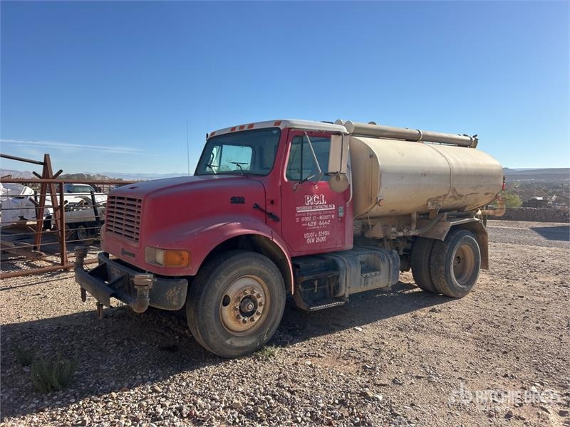 Camion citerne International 4900 — occasion 2001