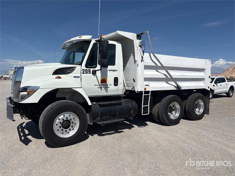 Camion benne International 7400 — occasion 2008