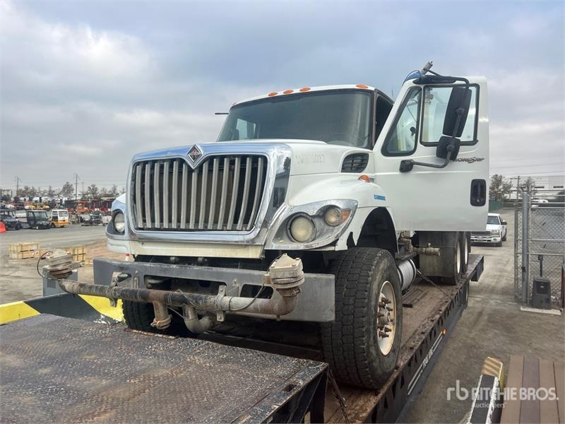 Camion citerne International 7400 — occasion 2012