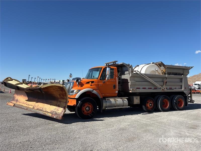 Camion municipal International 7600 — occasion 2007