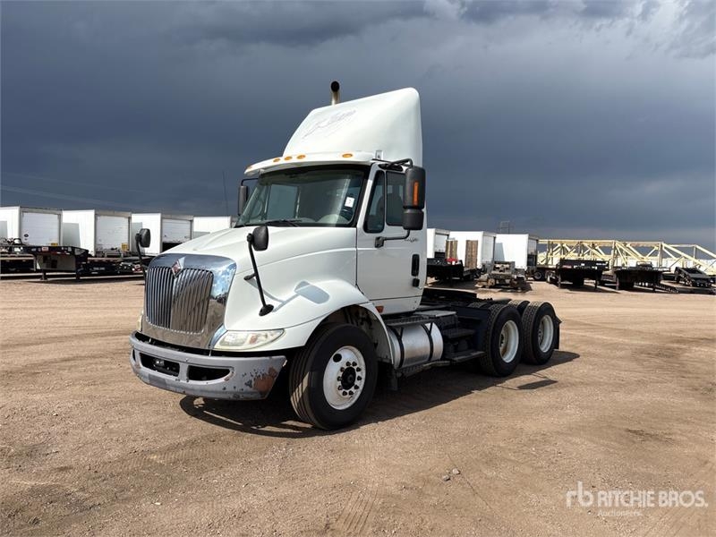 Tracteur routier International 8600 — occasion 2010