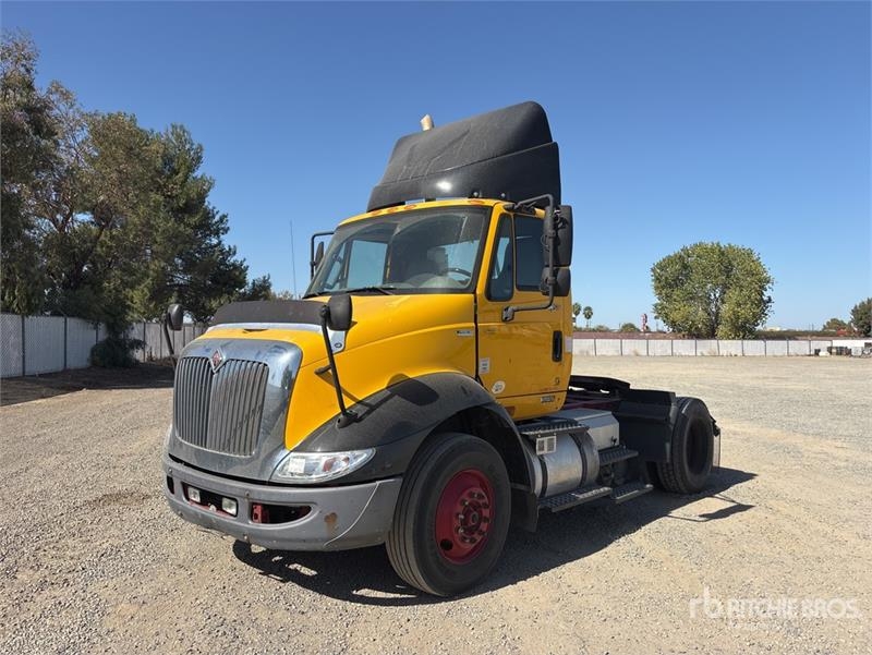Tracteur routier International 8600 SBA — occasion 2013