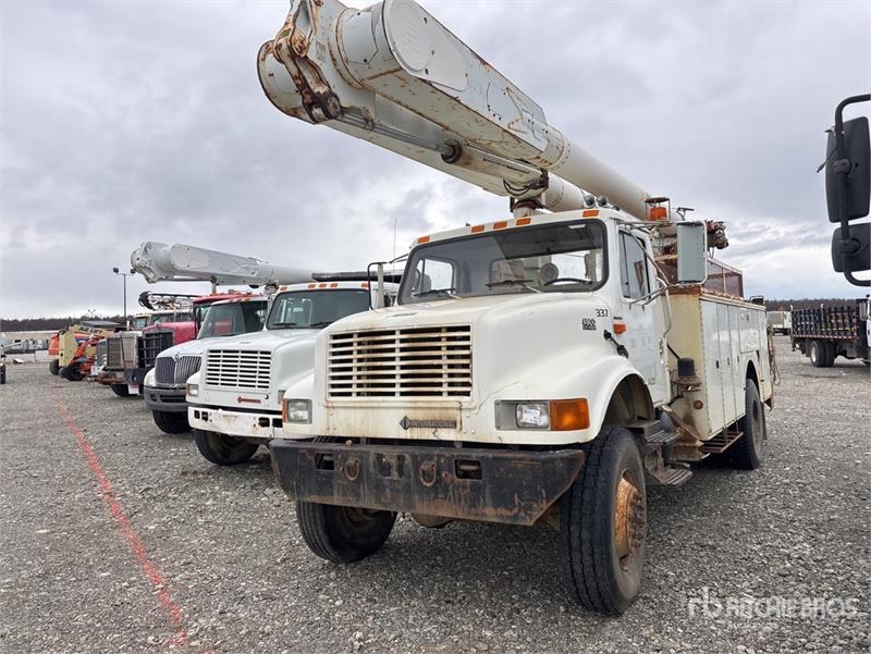 Camion nacelle International AM855 on International 4800 4x4 Bucket — occasion 2000