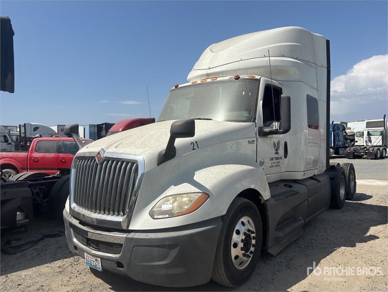 International LT625