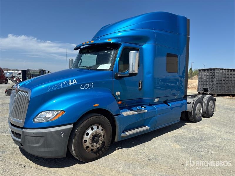 International LT625