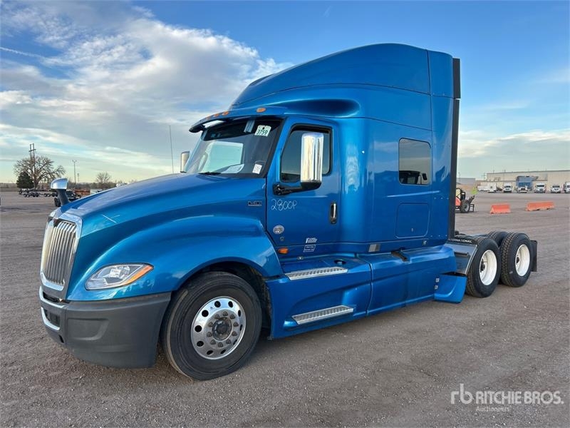 International LT625