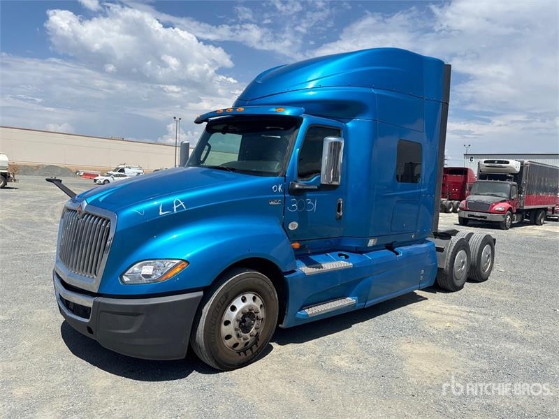 International LT625