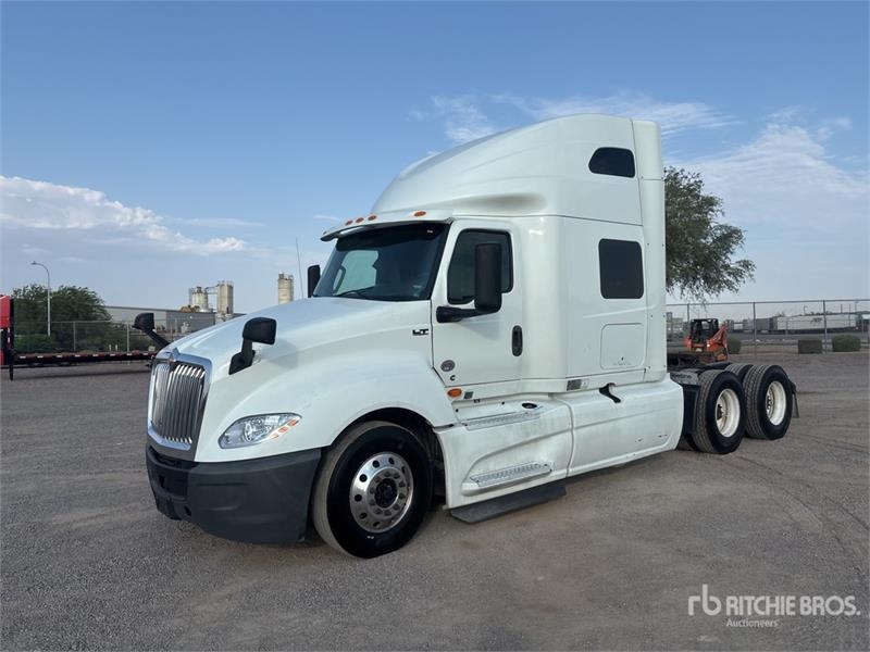 International LT625