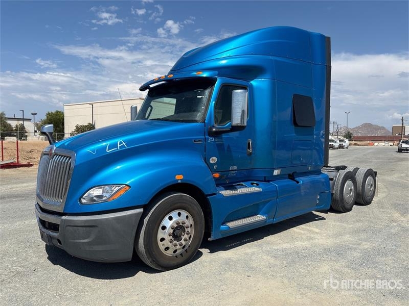 International LT625