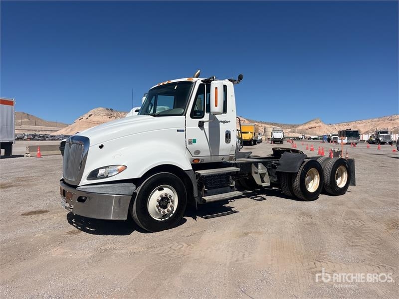 Tracteur routier International Prostar LF627 — occasion 2014