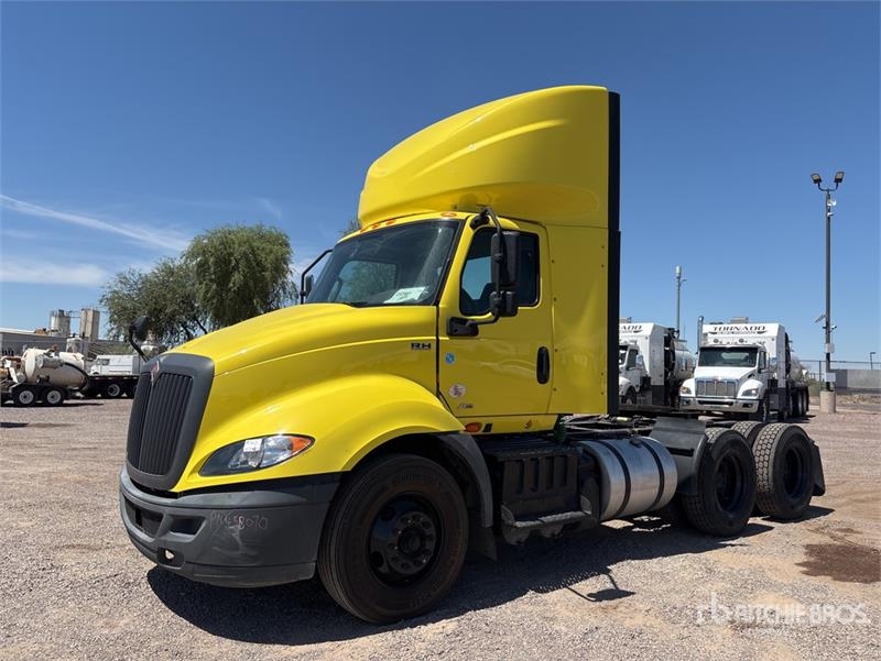 Tracteur routier International RH613 — occasion 2023