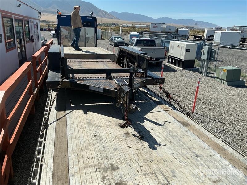 JLG Scissor Lift Trailer