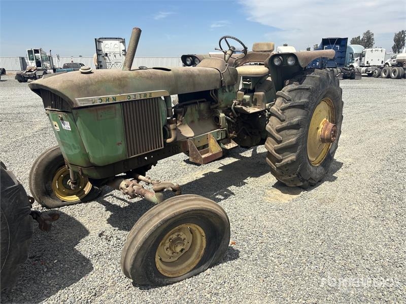 John Deere 4440