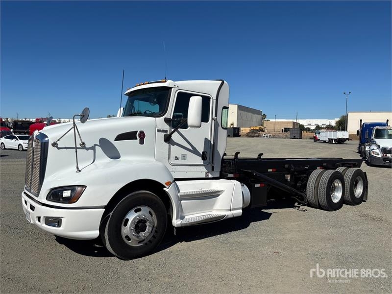 Camion multibenne Kenworth T660 6x4 Roll-Off — occasion 2011