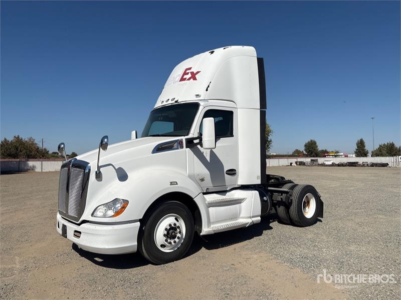 Tracteur routier Kenworth T680 4x2 S/A Day Cab — occasion 2015