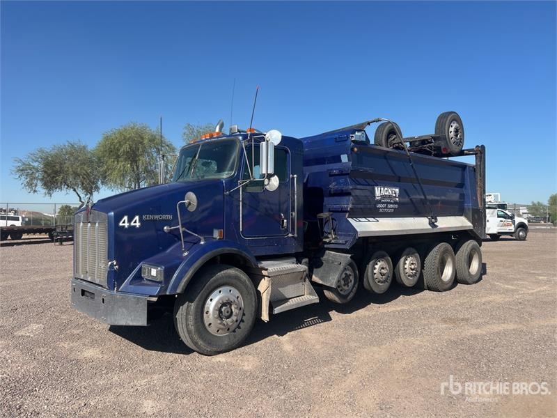 Camion benne Kenworth T800 14x4 Super 18 Five Axle Dump — occasion 2004