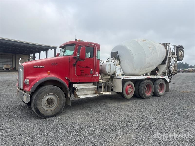 Kenworth W900