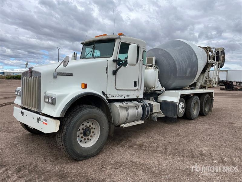 Camion malaxeur Kenworth W900 10x4 Mixer — occasion 2013