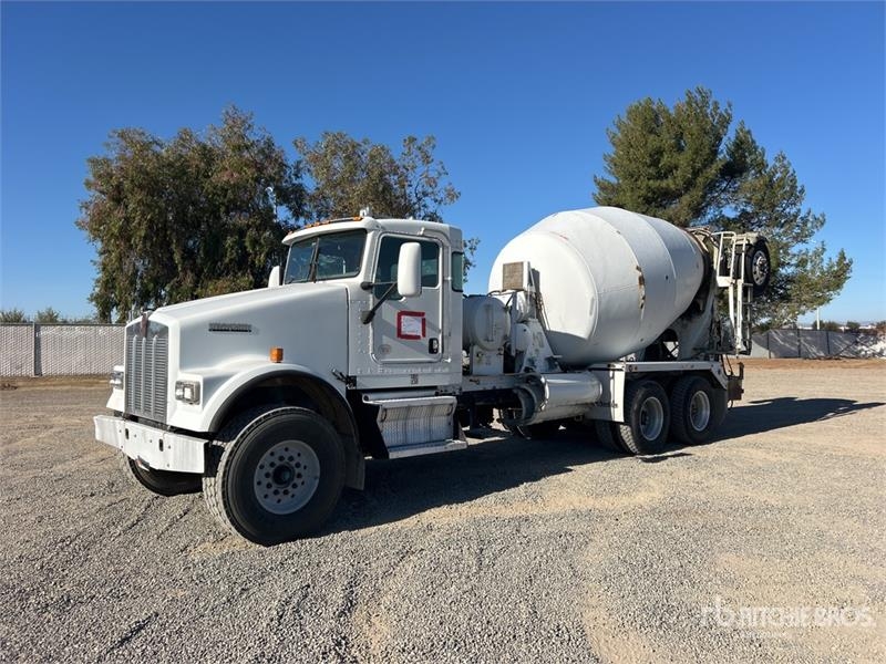Camion malaxeur Kenworth W900 8x4 Mixer — occasion 2013