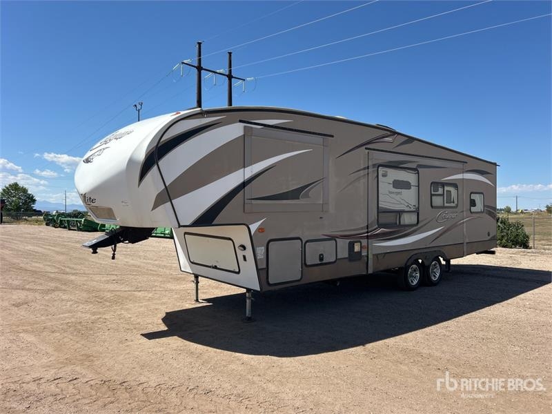 Keystone RV RV 28 ft T/A Travel Trailer