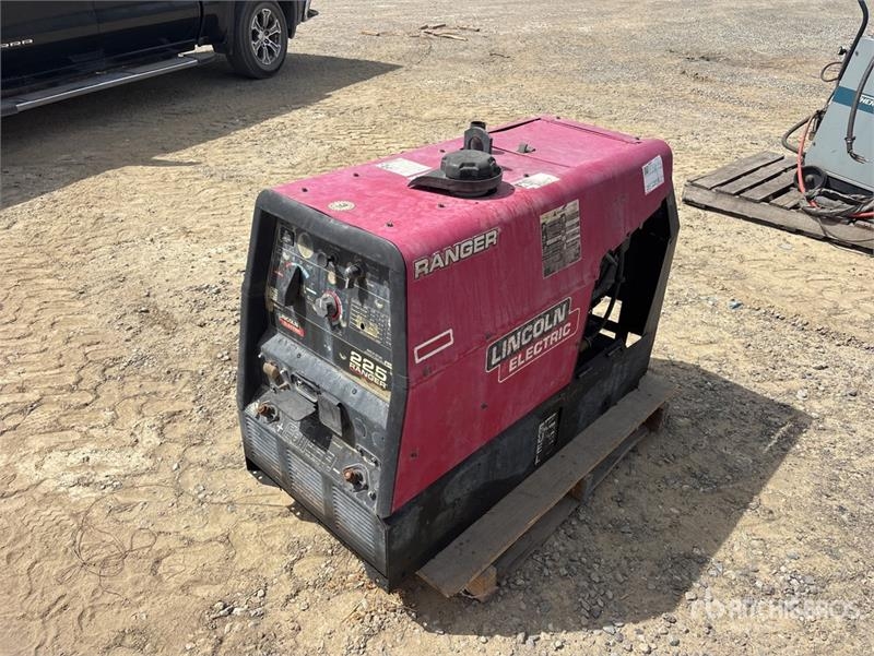 Lincoln 225 A Skid-Mounted Electric Welder