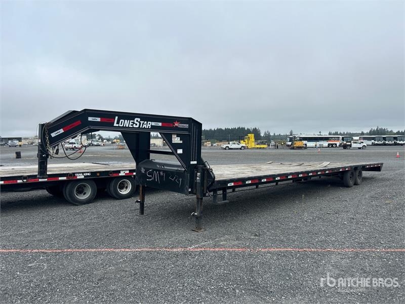 Lone Star Star 40 ft T/A Gooseneck Equipment Trail