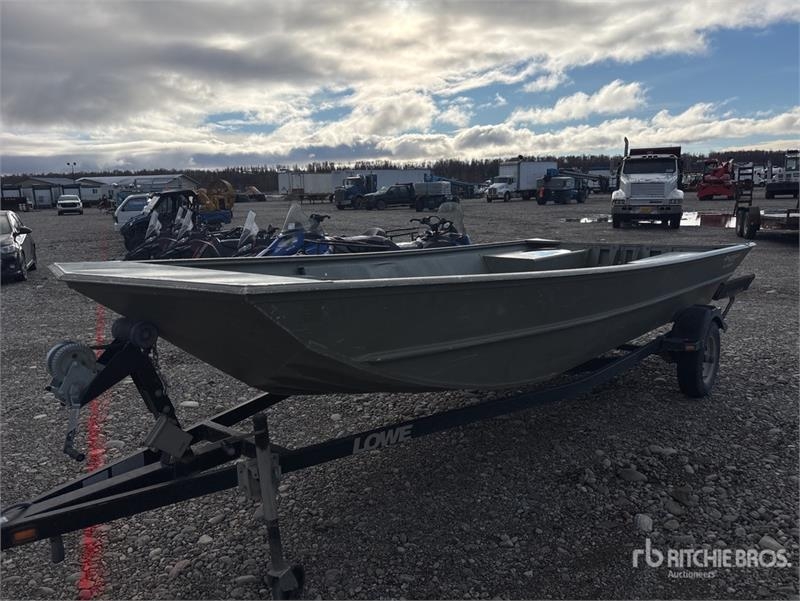 Lowe R1760MT 17 ft Work Boat