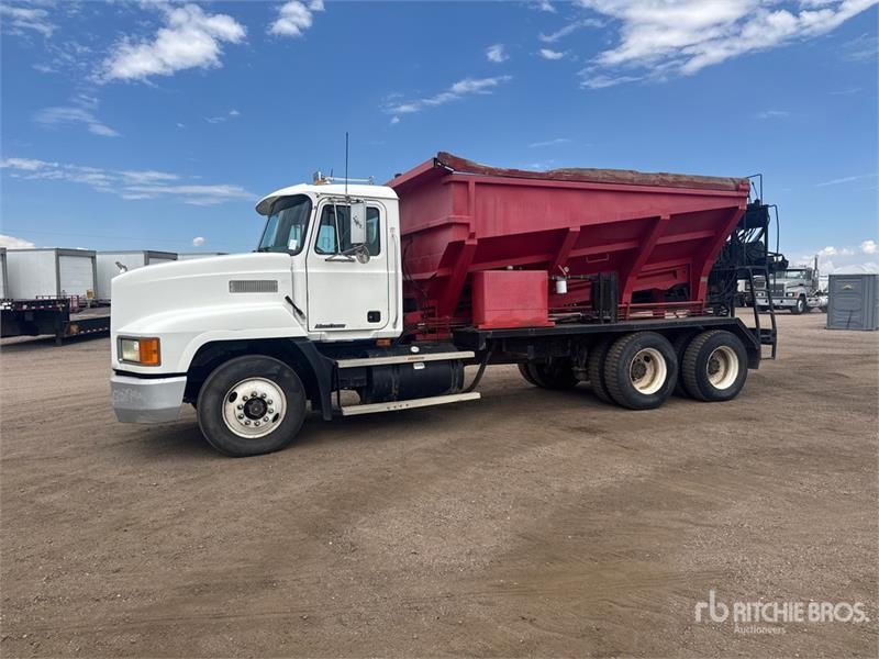 Mack CH613