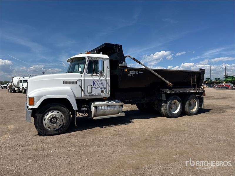 Mack CH613