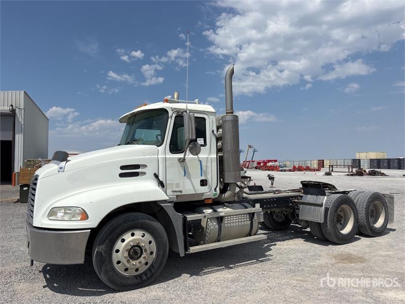 Mack CX613