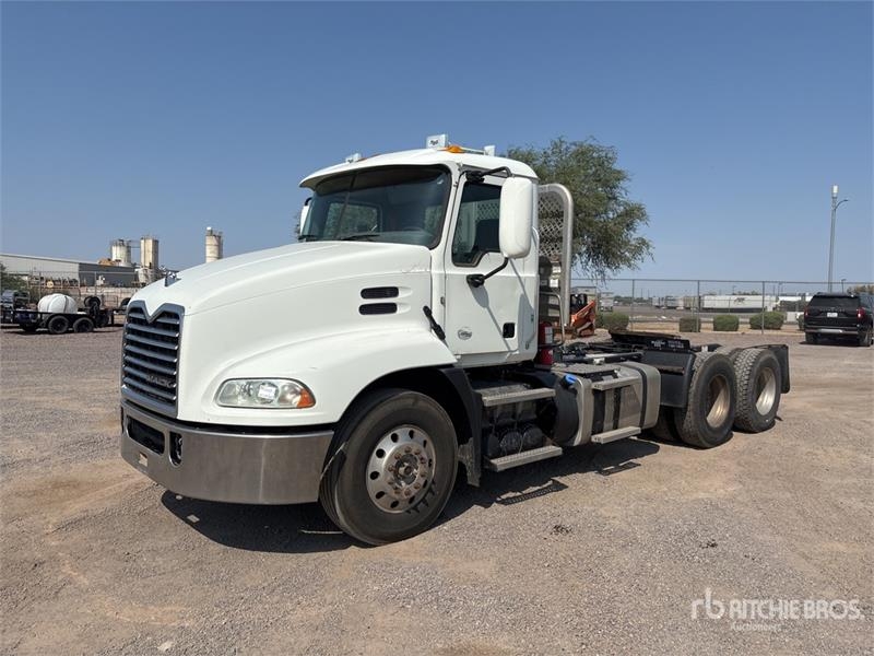 Mack CXU613