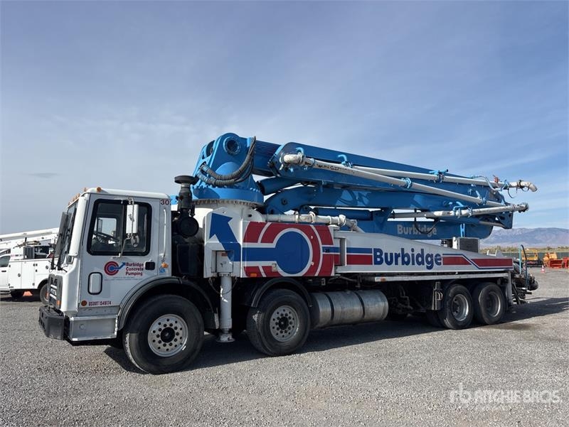 Mack MR688S