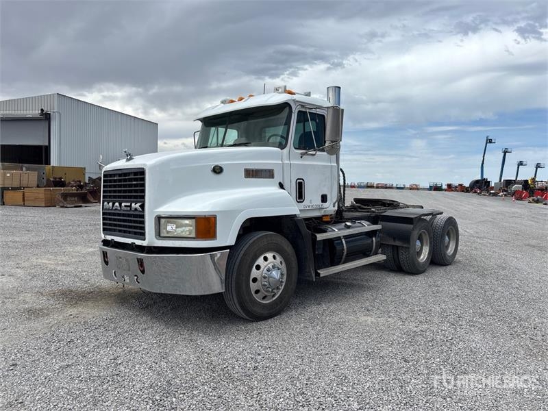 Tracteur routier Mack T/A Day Cab — occasion 2004