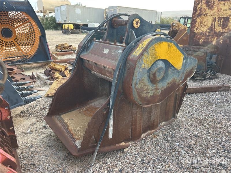 MB Crusher BF90.3 38 in Excavator Crusher Bucket