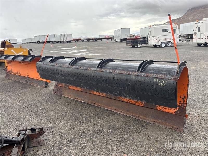 Chasse-neige Monroe 12 ft 2 Way Snow Plow - Fits — occasion