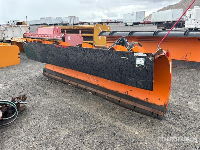 Chasse-neige Monroe 12 ft Snow Plow - Fits — occasion