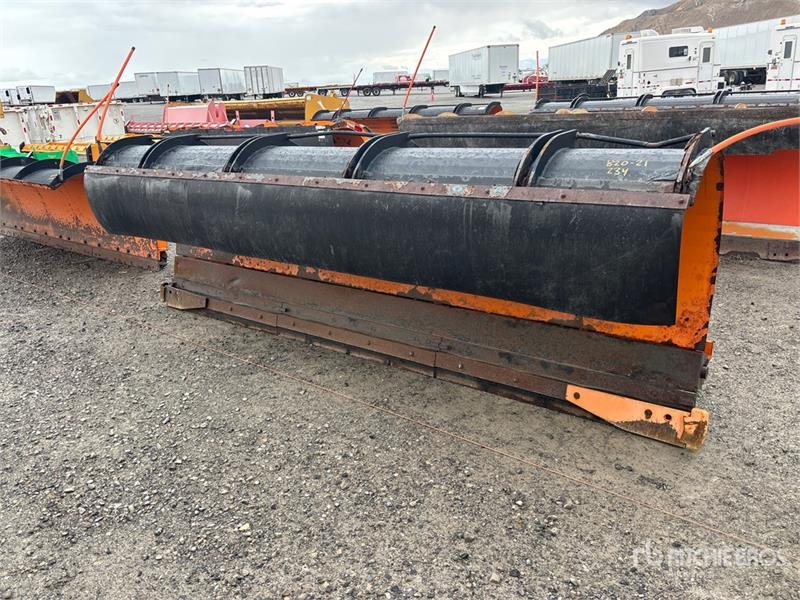 Chasse-neige Monroe 12 ft Snow Plow - Fits — occasion