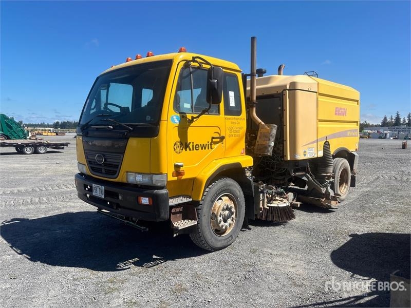 Nissan UD3300