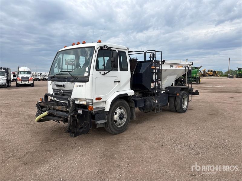 Nissan UD3300