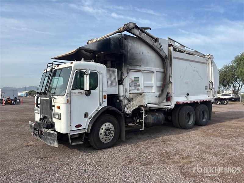 Peterbilt 320