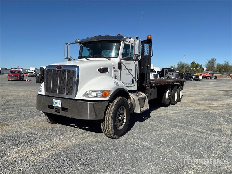 Camion plateau Peterbilt 348 — occasion 2019, 123 399 h