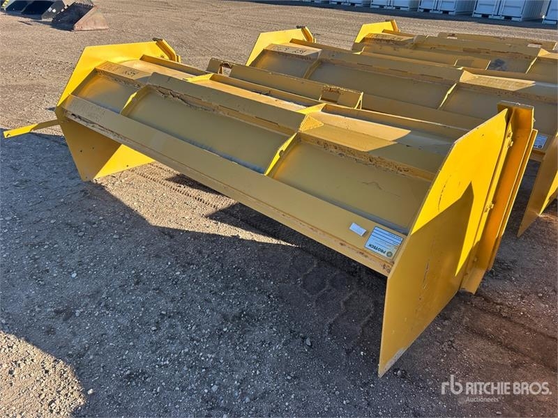 Chasse-neige Pro-tech SP08S 96 in Skid Steer Snow Pusher — occasion