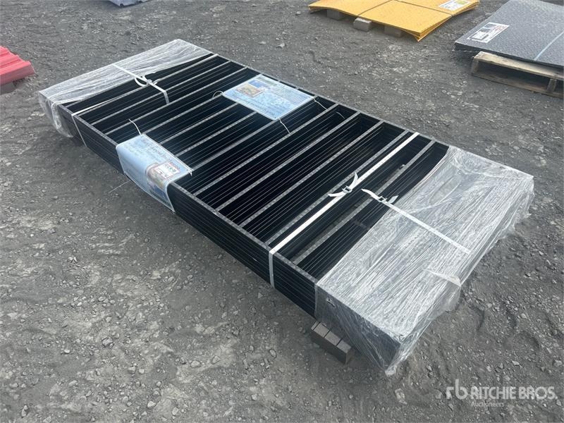 Équipement de clôture Quantity of (10) 7 ft 10 in x 3 ft 3 in Galvanized — occasion