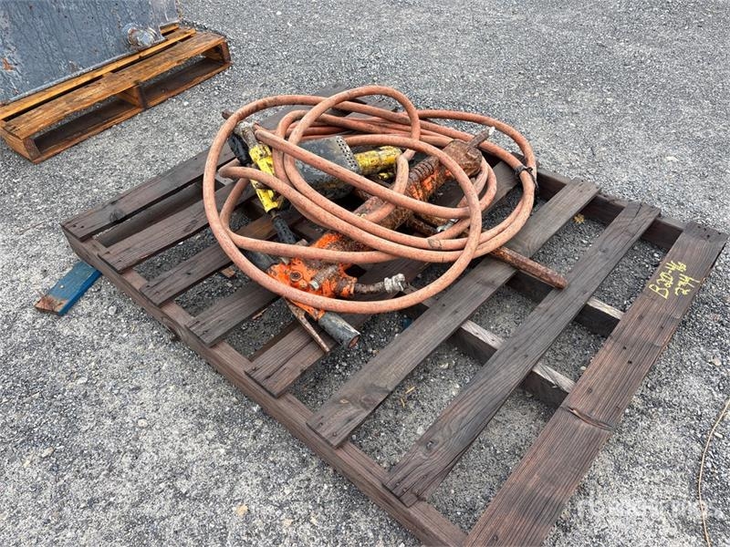 Charrue Quantity of (2) Pneumatic Demolition Breaker — occasion