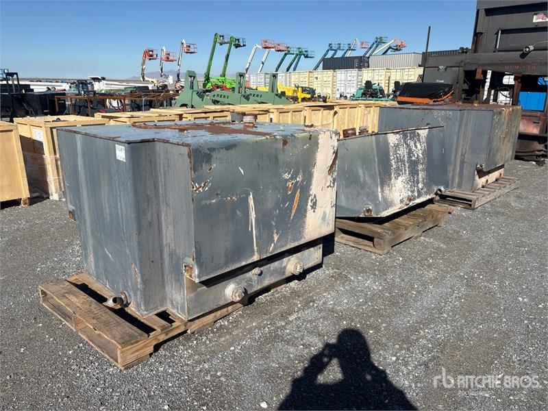 Réservoir de carburant Quantity of (3) Steel Fuel Tank — occasion
